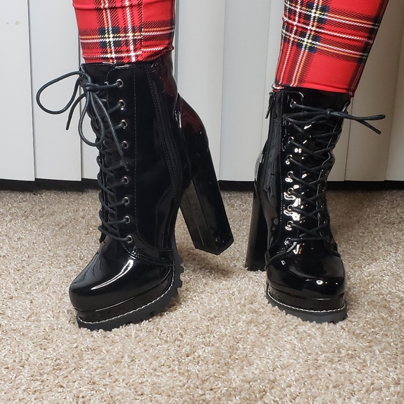 Patent leather lace up booties - Picture 2 of 3